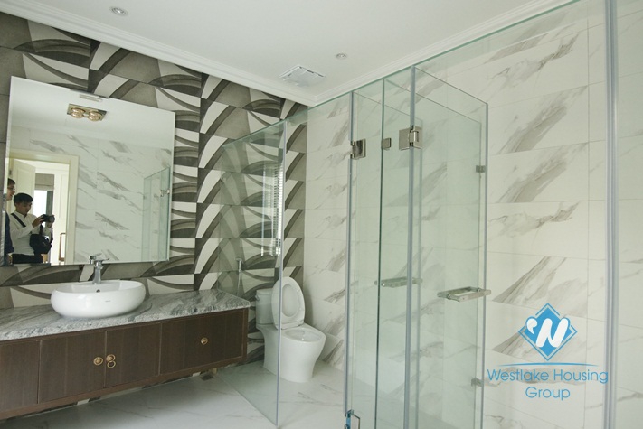 A gorgeous villa in Vinhome Riverside Long Bien for rent